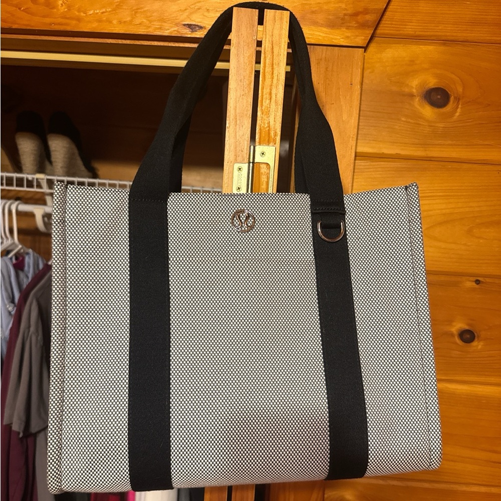 Lululemon two tone tote bag
